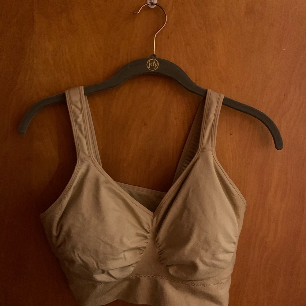 Genie Bras Women's Tan Intimate 
& White Intimate
Sz 38C\D